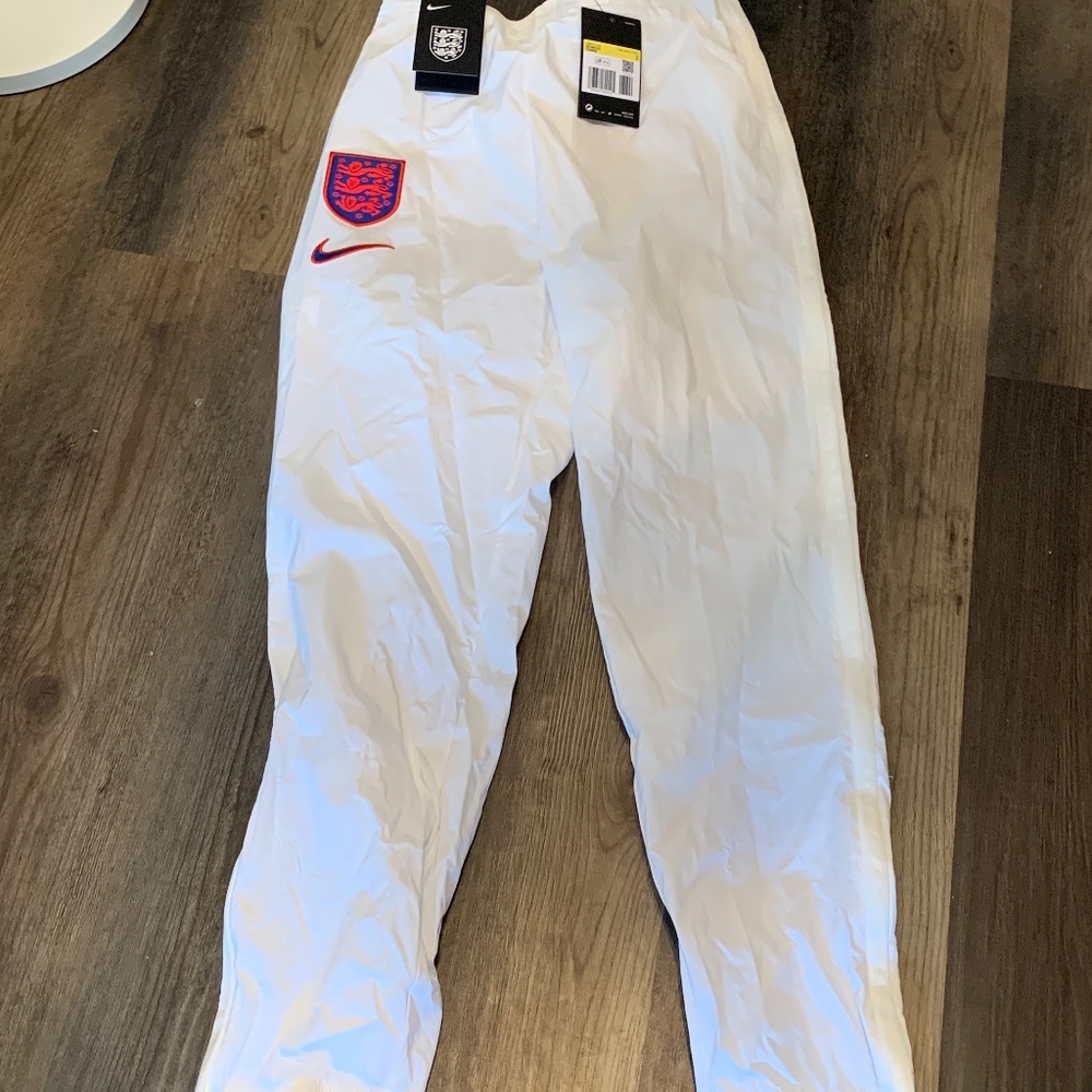 Nike women’s Team‎ England soccer pants. Hard to find. NWT. Retail 150
